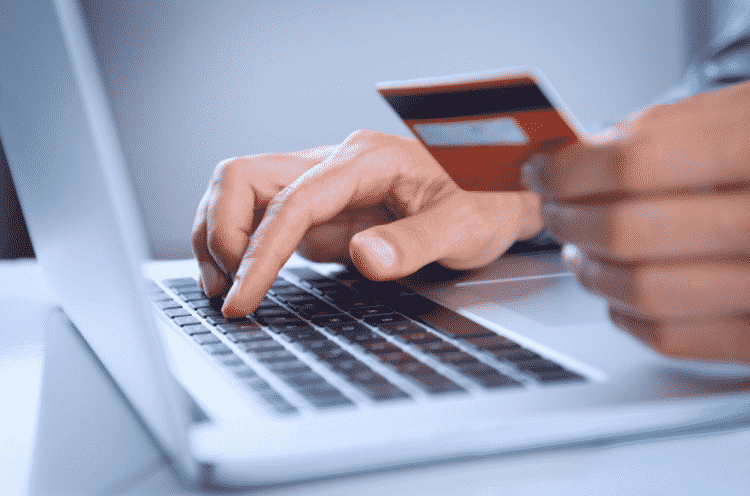 É importante entender como fazer compras online com cartão de débito saiba como usado e quais os sites que aceitam essa modalidade de pagamento.
