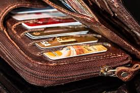 Saiba como funciona a anuidade do cartão de crédito e  tenha informações sobre quais os tipo e os melhores para você.