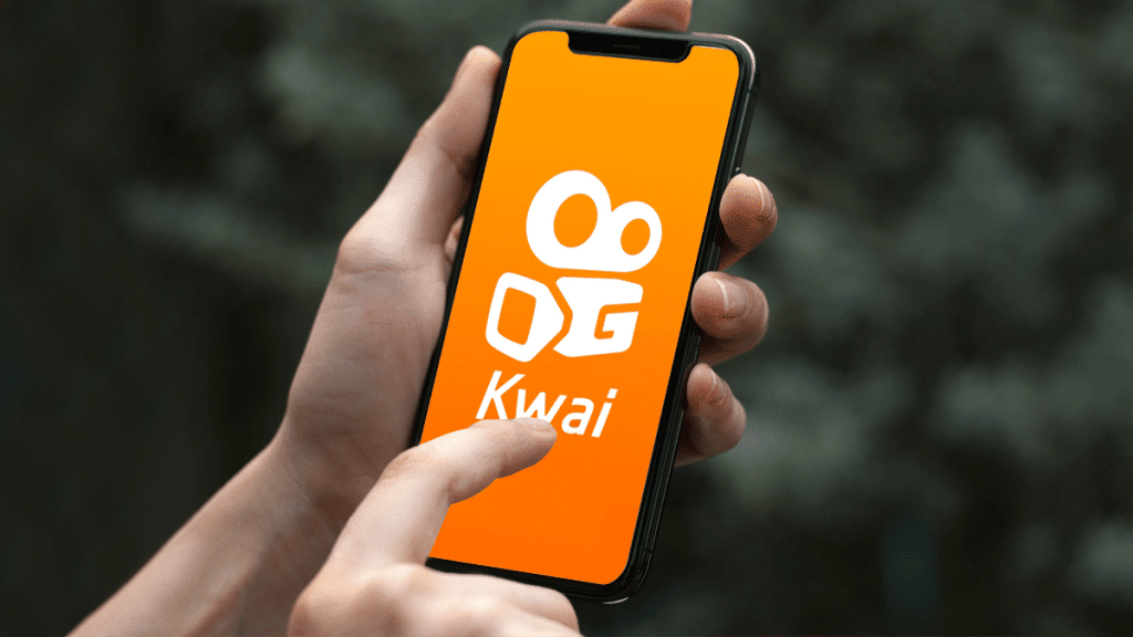 Saiba o que é o Kwai e entenda como baixar o aplicativo, criar vídeos e ganhar dinheiro com apenas assistindo. 