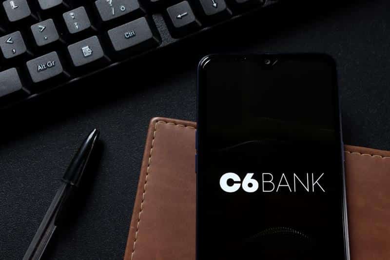 Confira todos os contatos de telefone do C6 Bank, veja sua nota no Reclama Aqui e aprenda como fazer o login no site!  